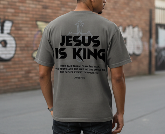Jesus is King - T-shirt